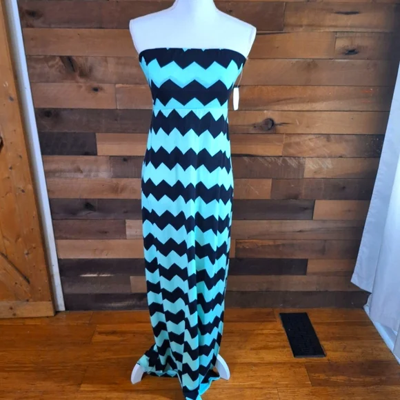 Charlotte Russe Sleavless Chevron Maxi Dress Size Medium - Picture 2 of 9